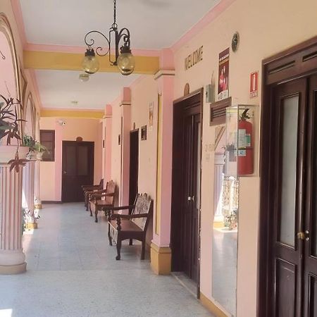 Hotel Chaparral Panajachel Eksteriør billede